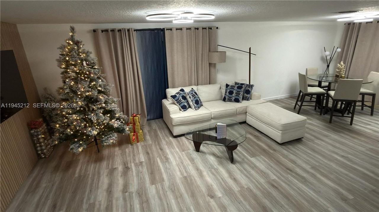 1001 Sw 98th Ave - Photo 6 of 22