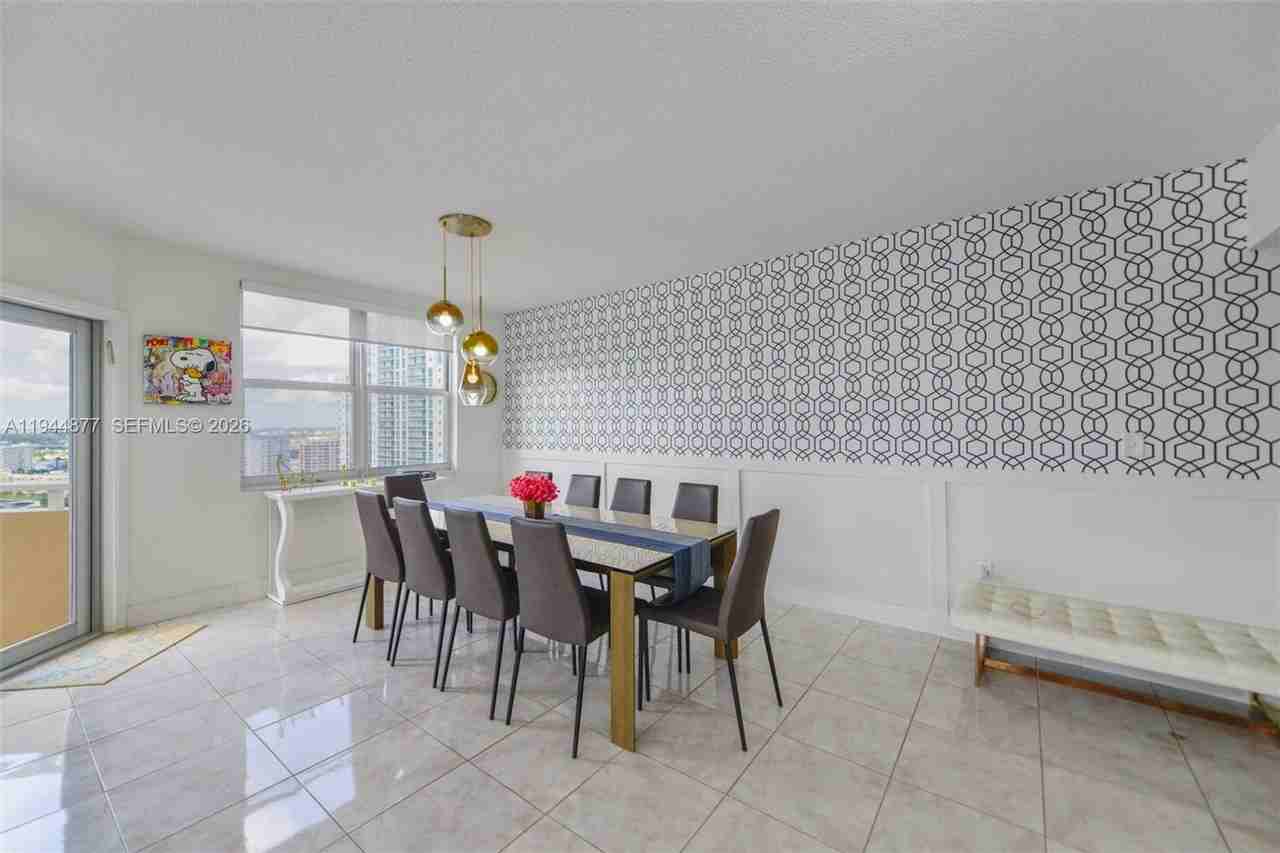 1950 S Ocean Dr Apt 19e - Photo 5 of 26