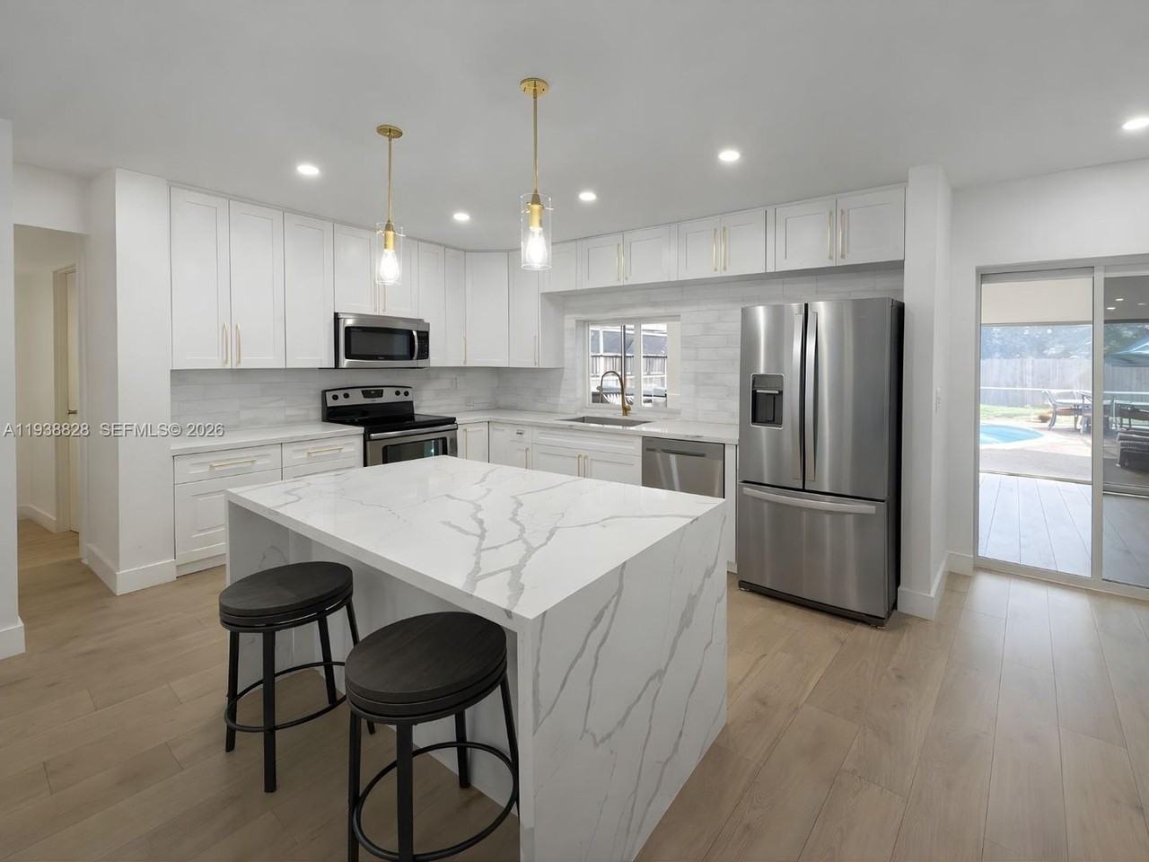 5416 Jefferson St - Photo 4 of 10