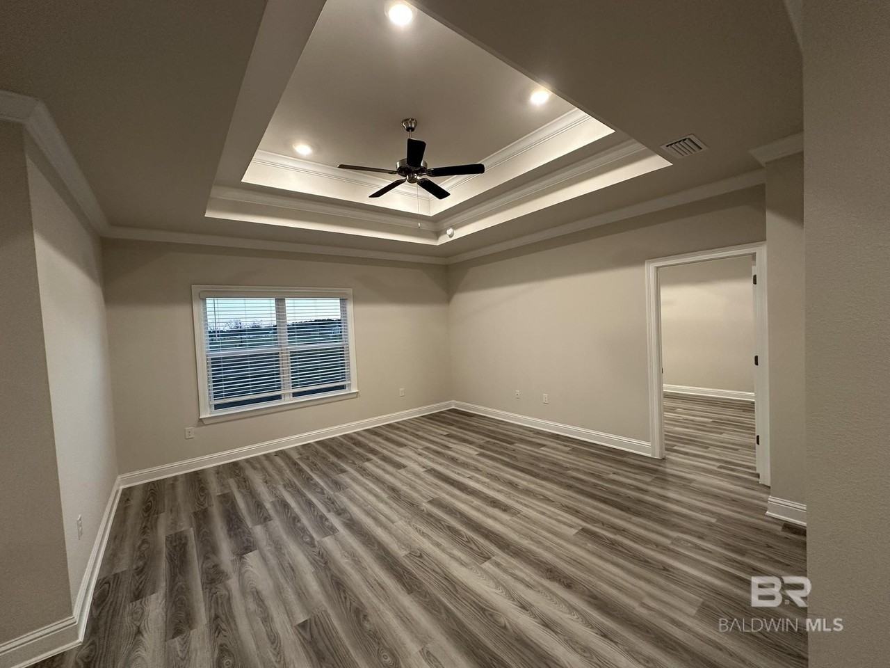 146 Millet Ave - Photo 3 of 22