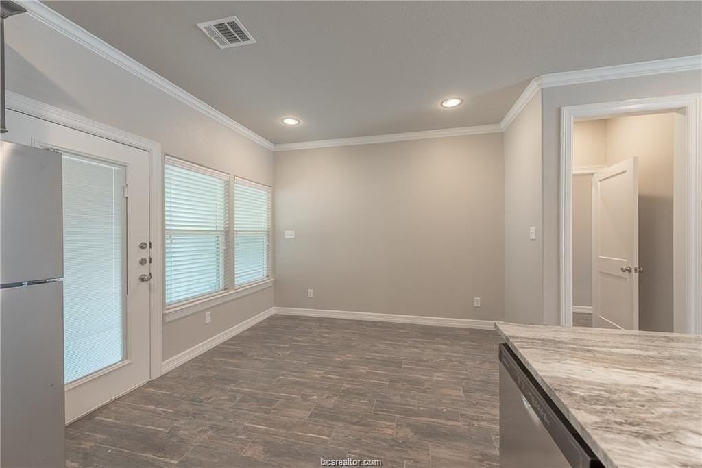 707 Dominik Dr - Photo 7 of 29