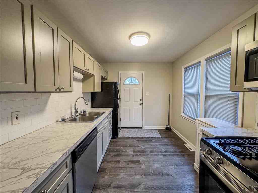 283 Forgham Rd - Photo 6 of 21