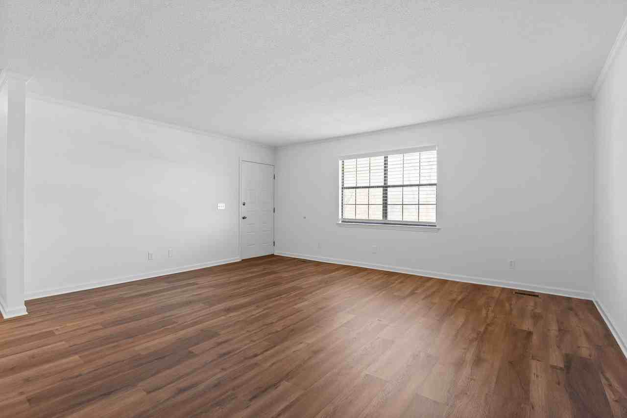 2612 Hickory Valley Rd - Photo 3 of 21