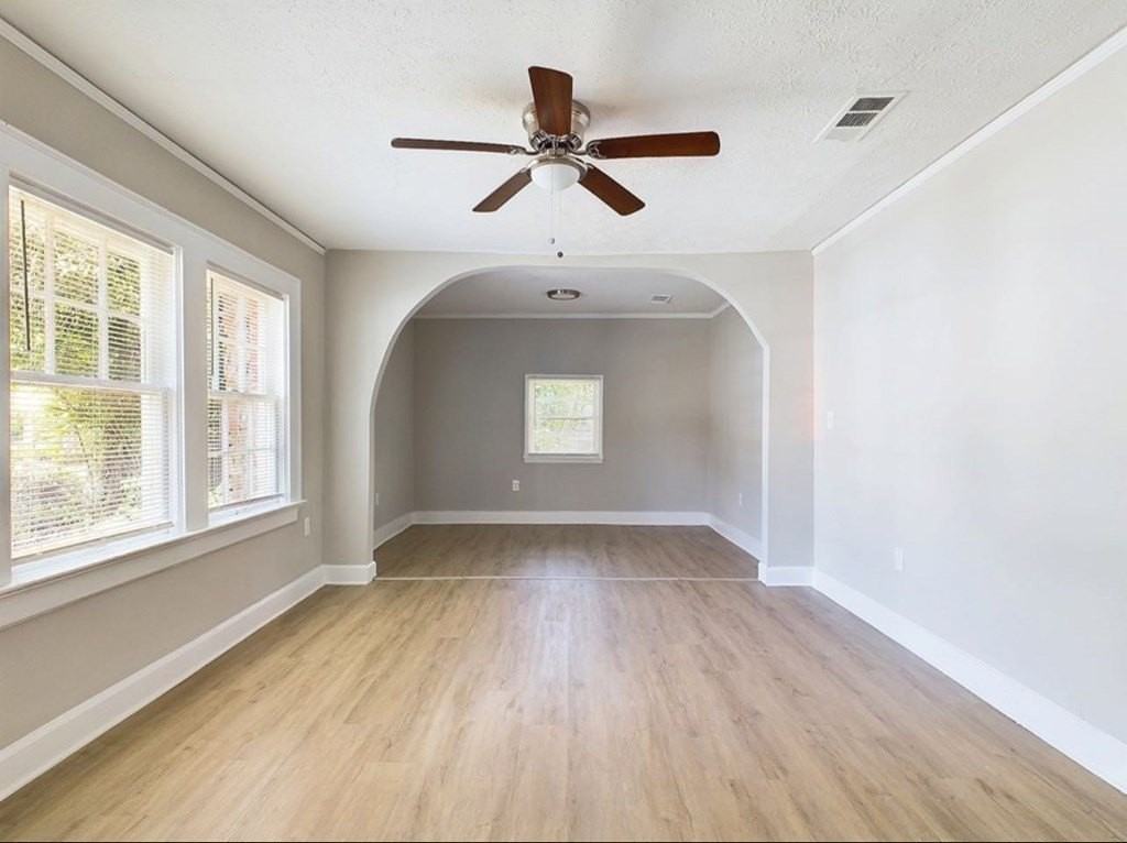 2732 Pecan St - Photo 2 of 9