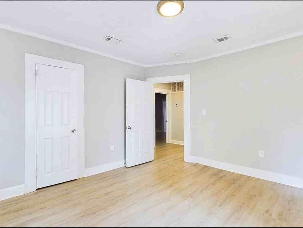 2732 Pecan St - Photo 3 of 9