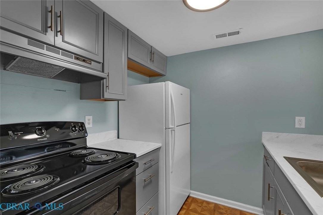 7046 Bray Rd - Photo 5 of 14