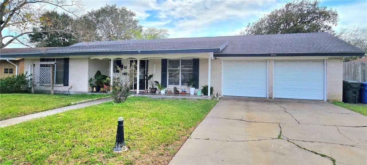 4641 Janssen Dr - Photo 3 of 14