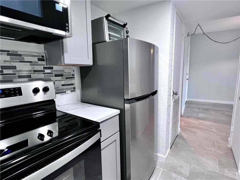 14401 Commodores Dr Unit 110 #110 - Photo 5 of 12