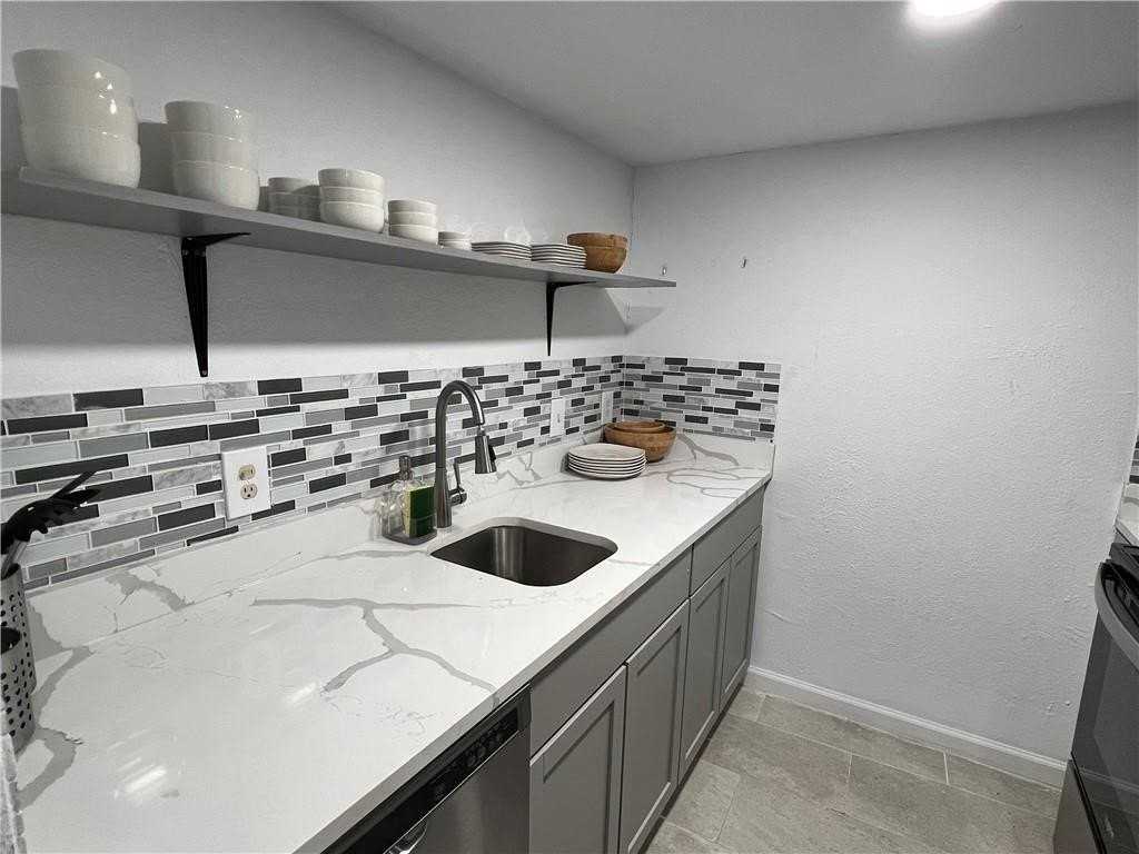 14401 Commodores Dr Unit 110 #110 - Photo 6 of 12