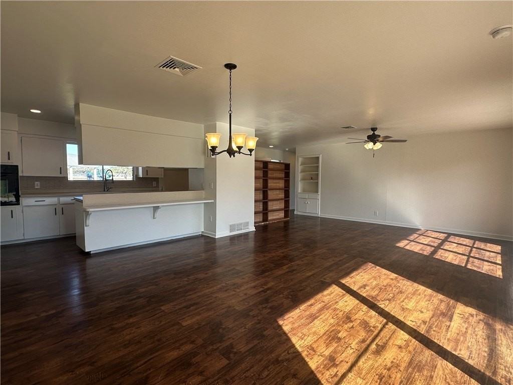 425 Parade Dr - Photo 3 of 10