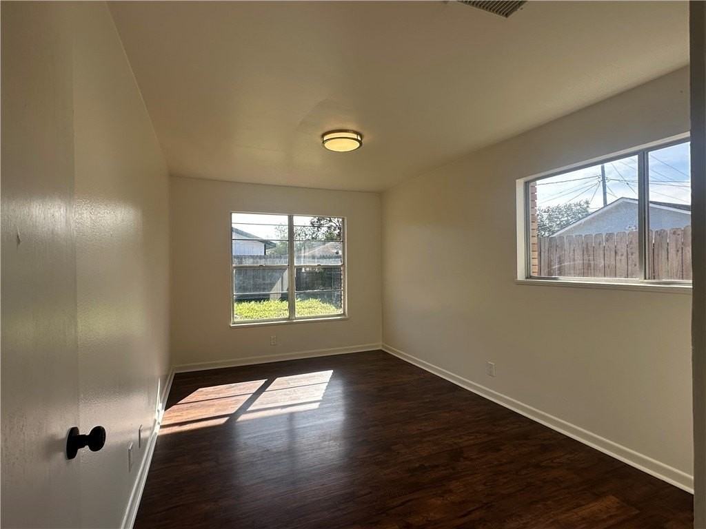 425 Parade Dr - Photo 6 of 10