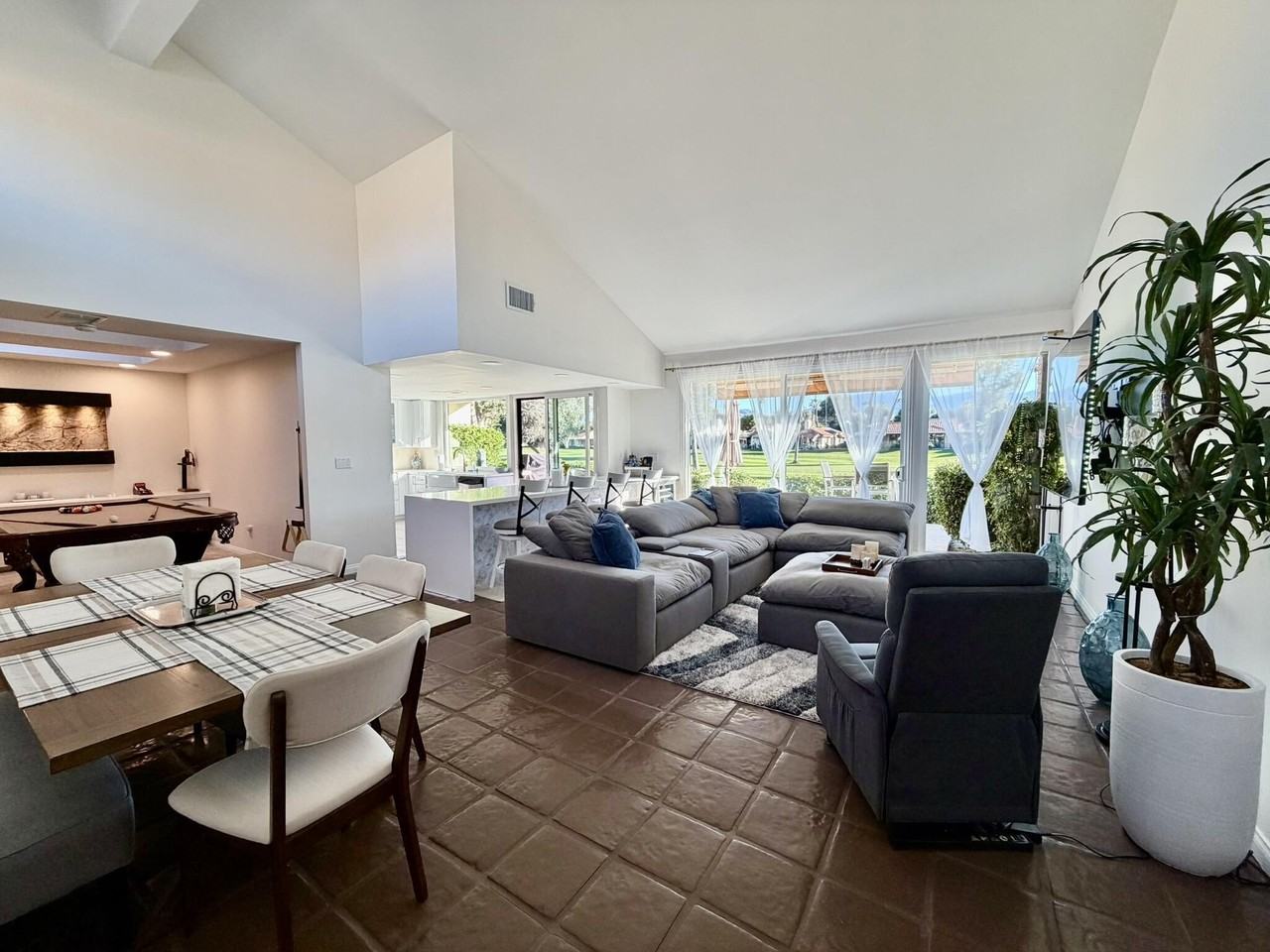 177 Las Lomas - Photo 4 of 18