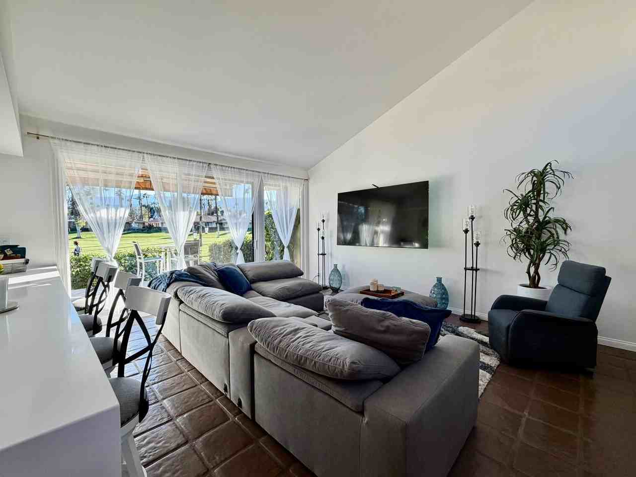 177 Las Lomas - Photo 6 of 18