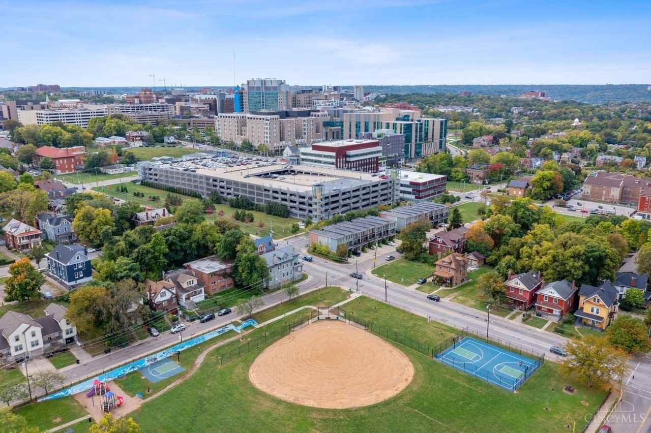 434 Northern Ave - Photo 2 of 36