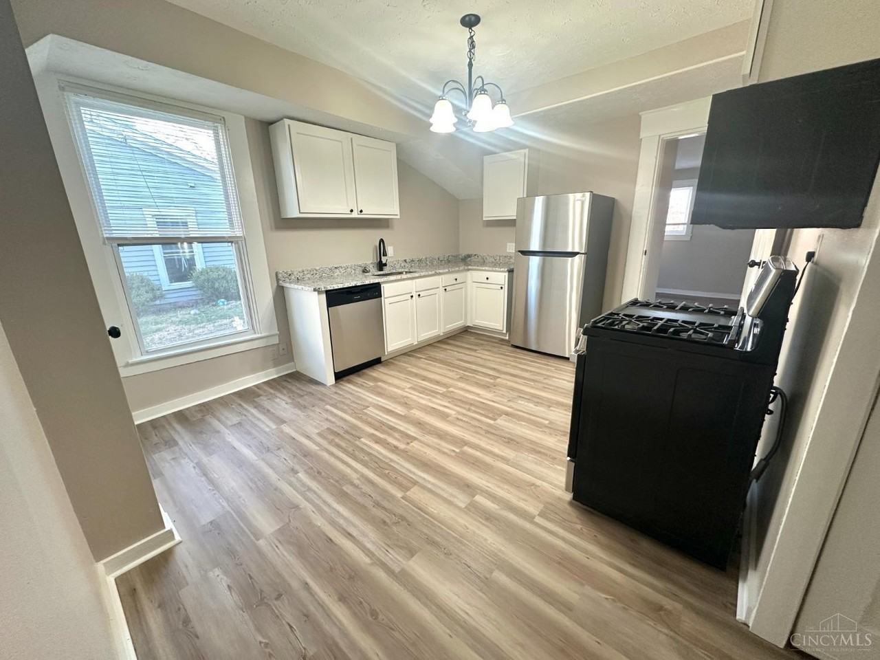 310 N Mechanic St Apt 2 #2 - Photo 4 of 10