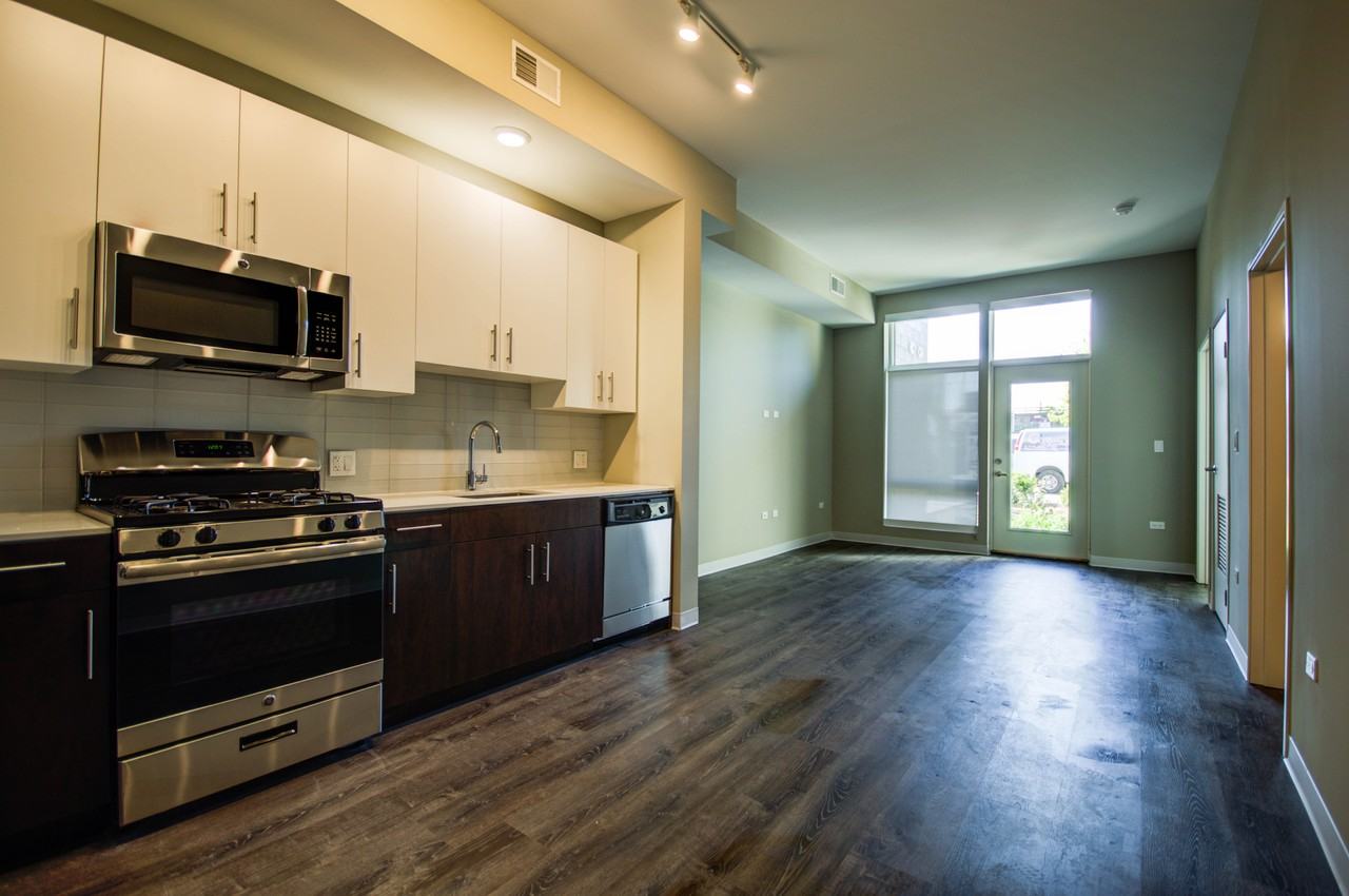 851 W Grand Ave #304 - Photo 2 of 8