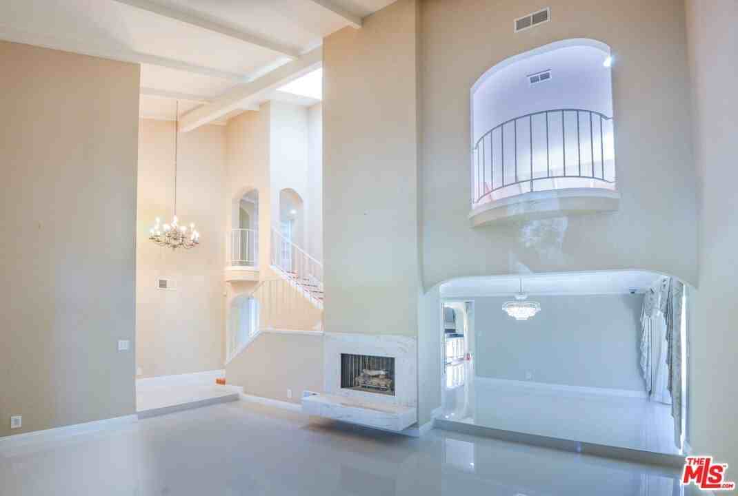 3119 Hutton Dr - Photo 3 of 28