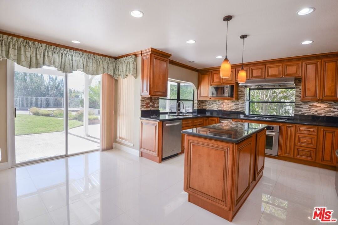 3119 Hutton Dr - Photo 6 of 28