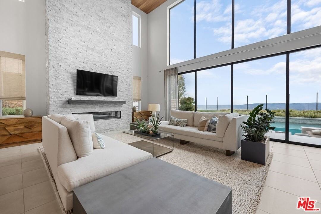 20378 W Marlow Ln - Photo 2 of 50