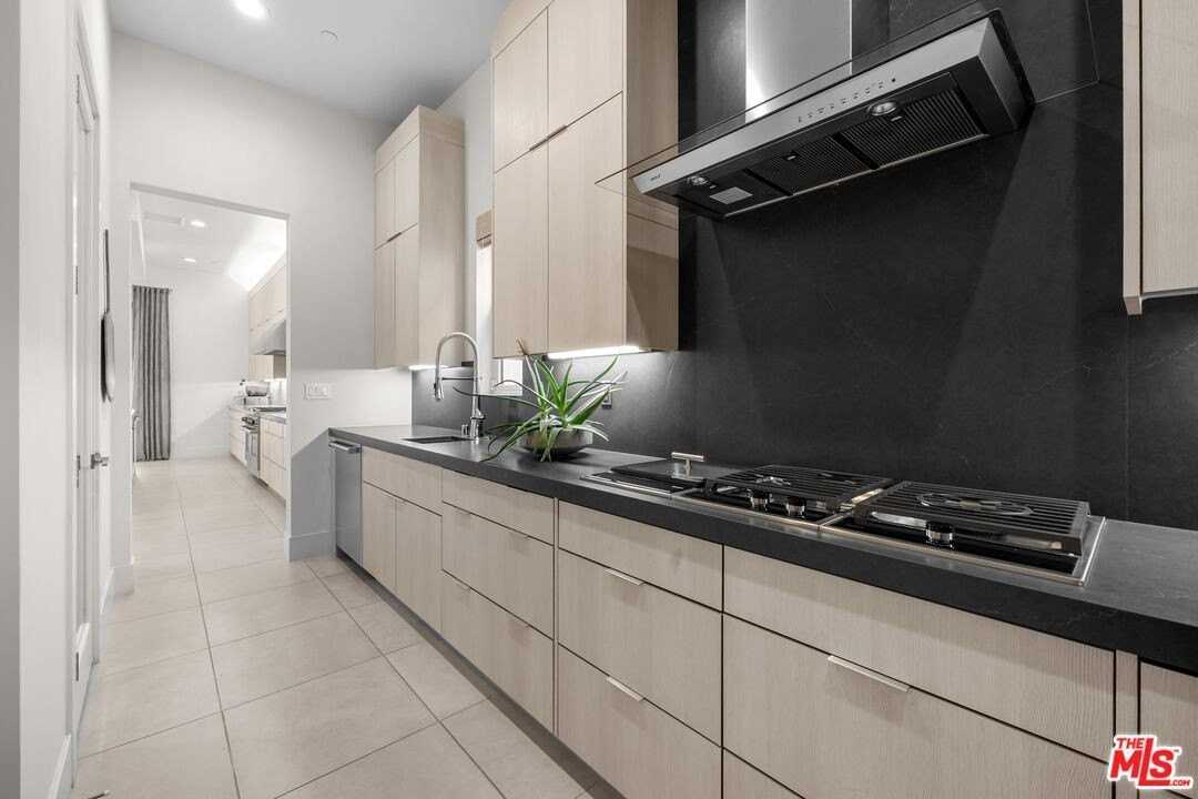 20378 W Marlow Ln - Photo 7 of 50