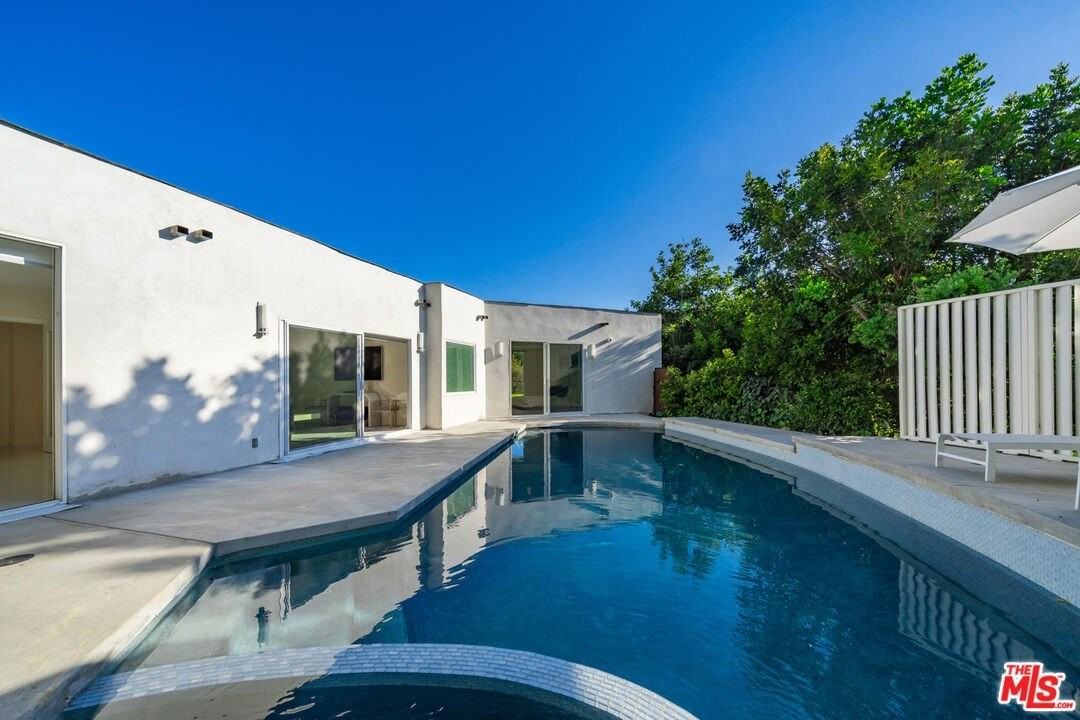 1040 Montego Dr - Photo 7 of 47