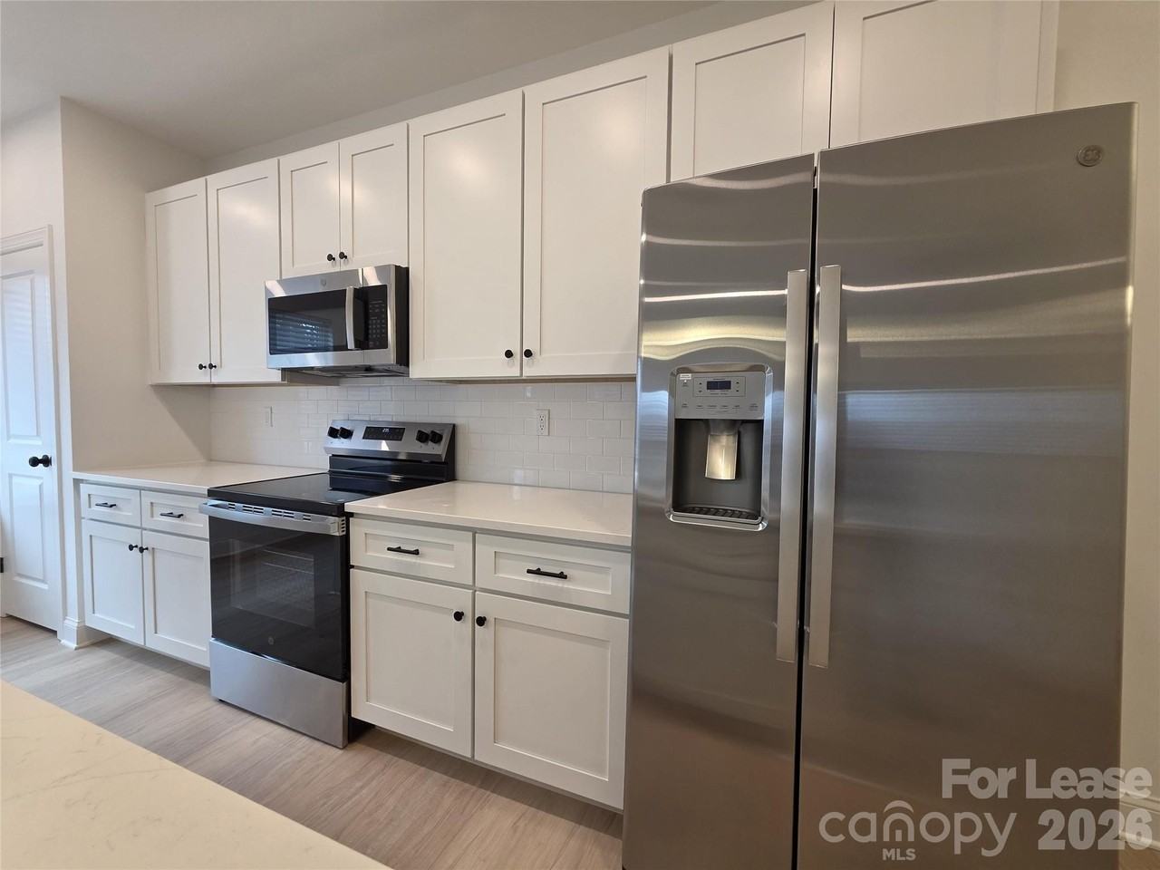 418 S Shaver St - Photo 6 of 21