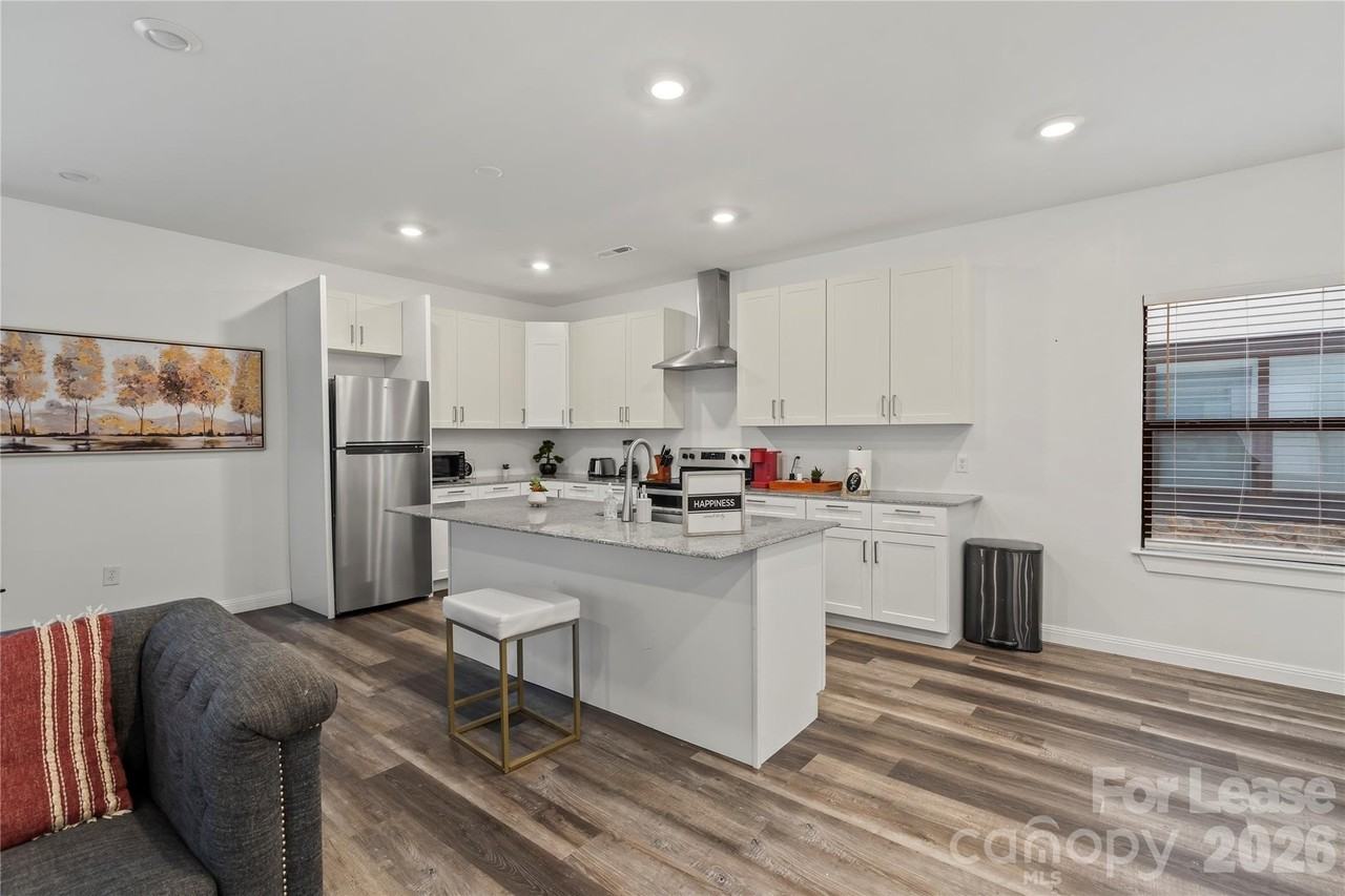 2813 Ava Ave - Photo 4 of 28