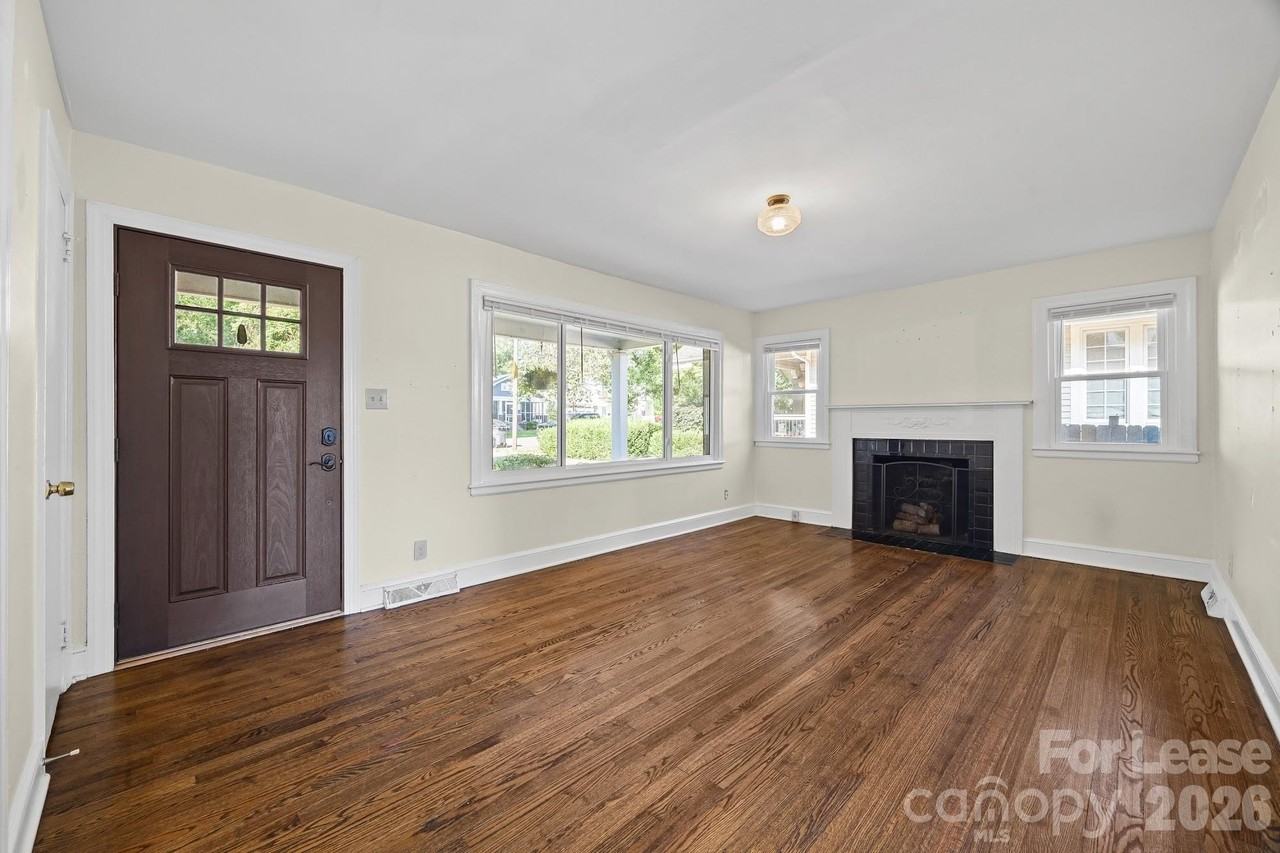 216 Sylvania Ave - Photo 6 of 26