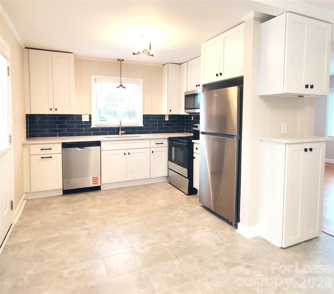 4100 Broadview Dr - Photo 2 of 24