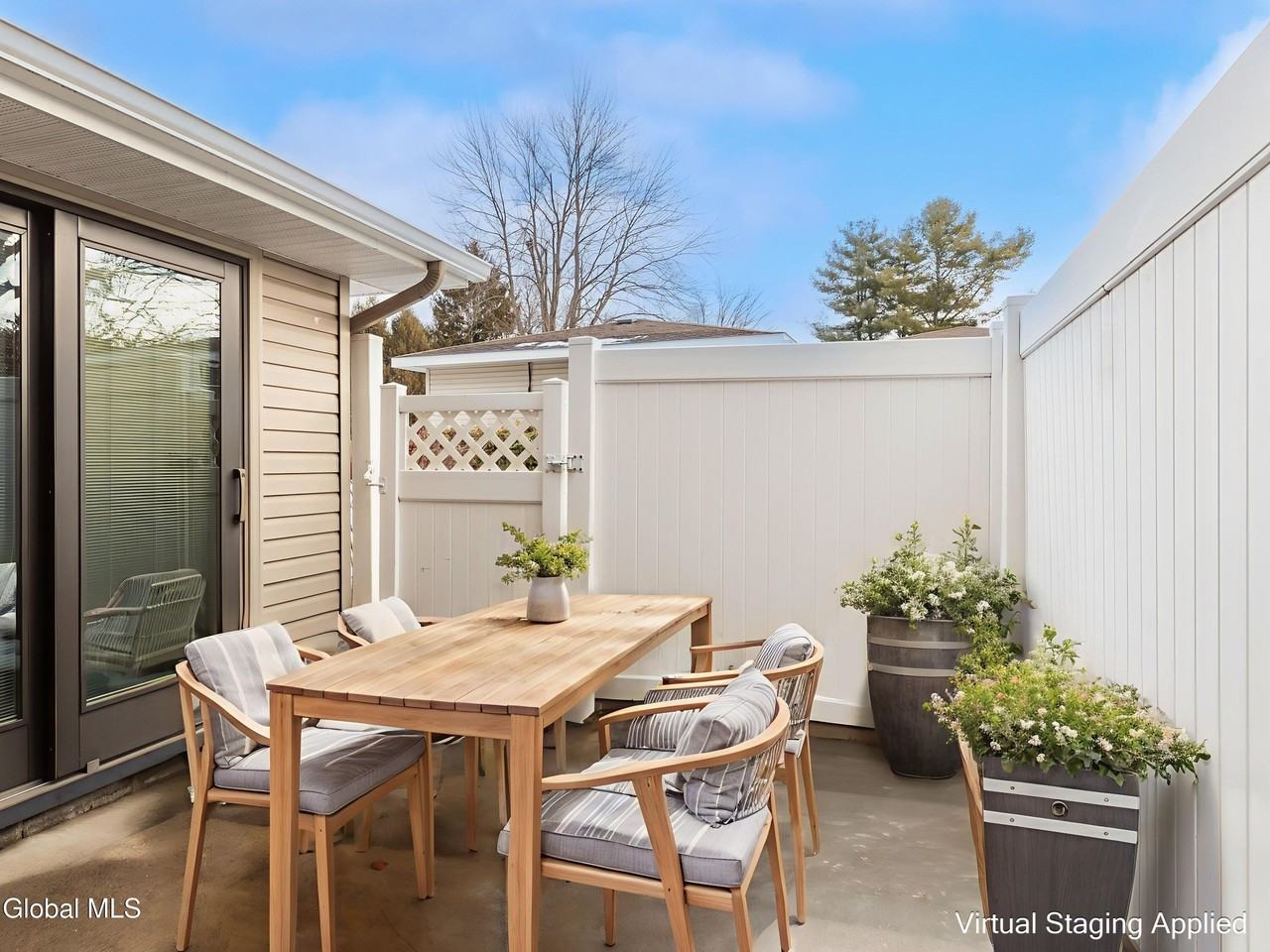 43 Commons Dr - Photo 3 of 36