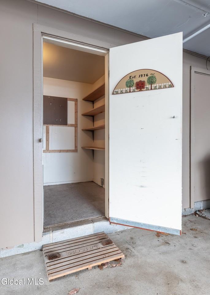 43 Commons Dr - Photo 7 of 36