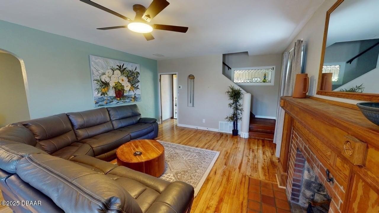 425 Wisteria Rd - Photo 3 of 35