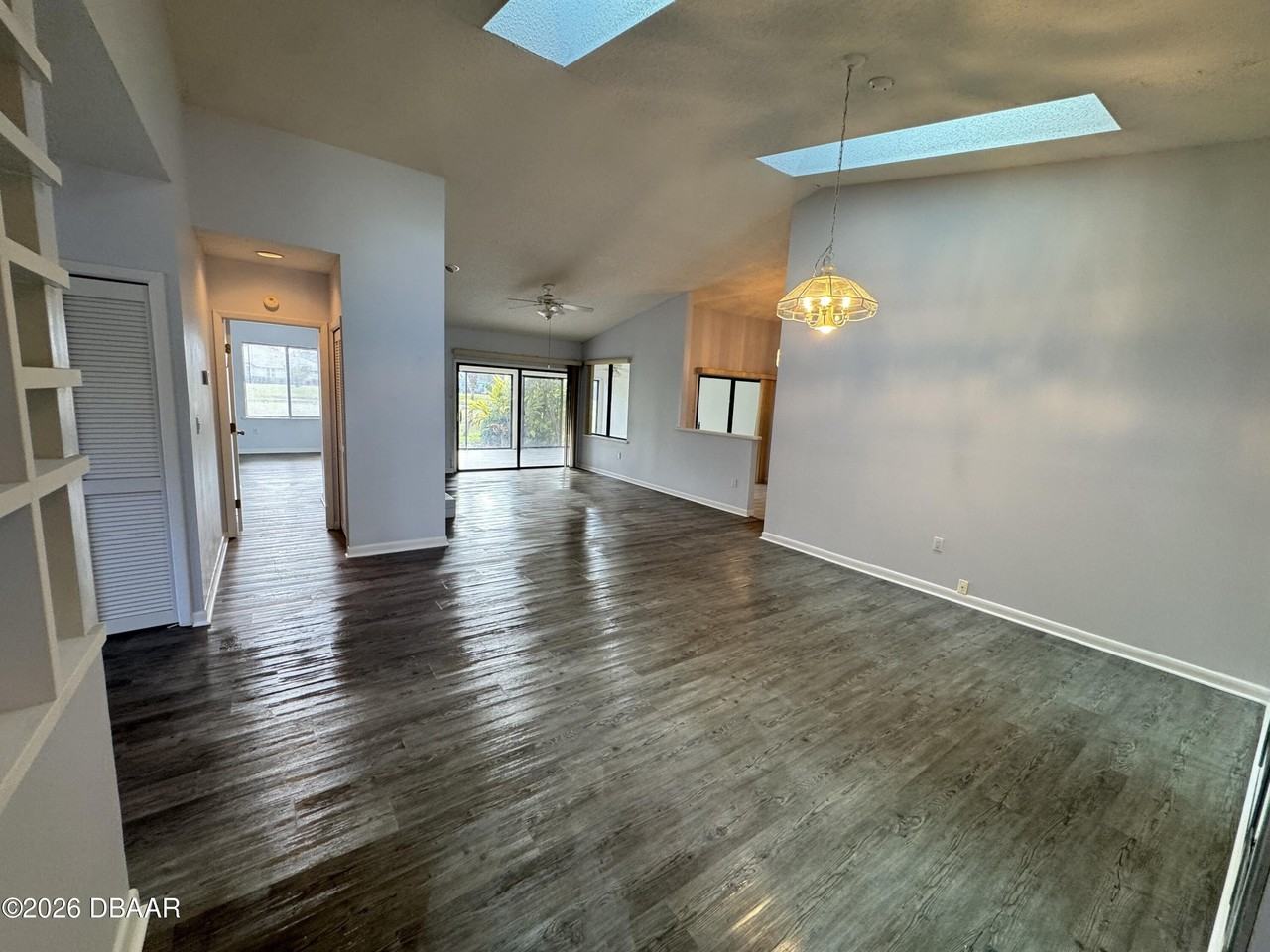 1921 Sprucewood Way - Photo 5 of 32