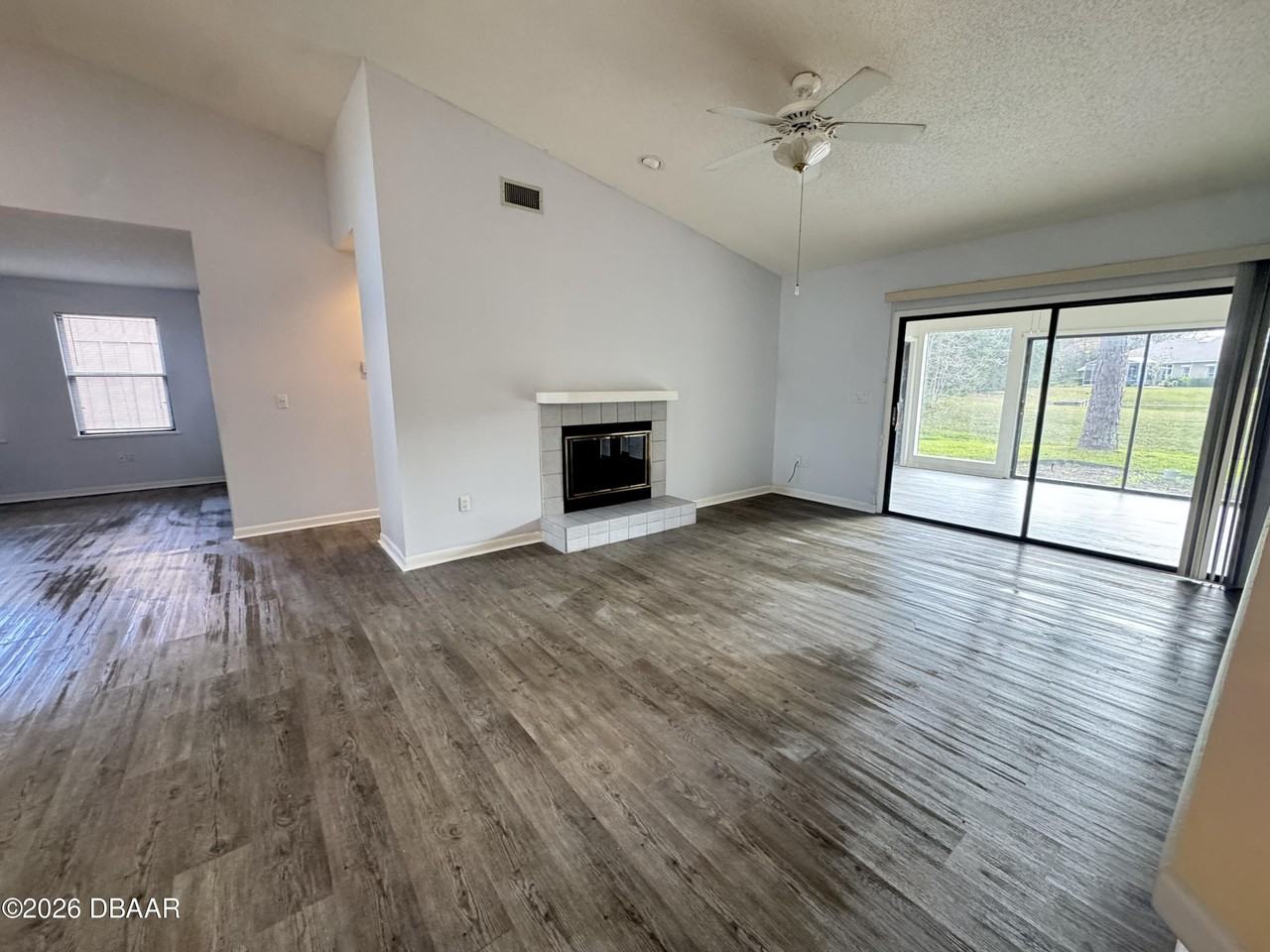 1921 Sprucewood Way - Photo 7 of 32