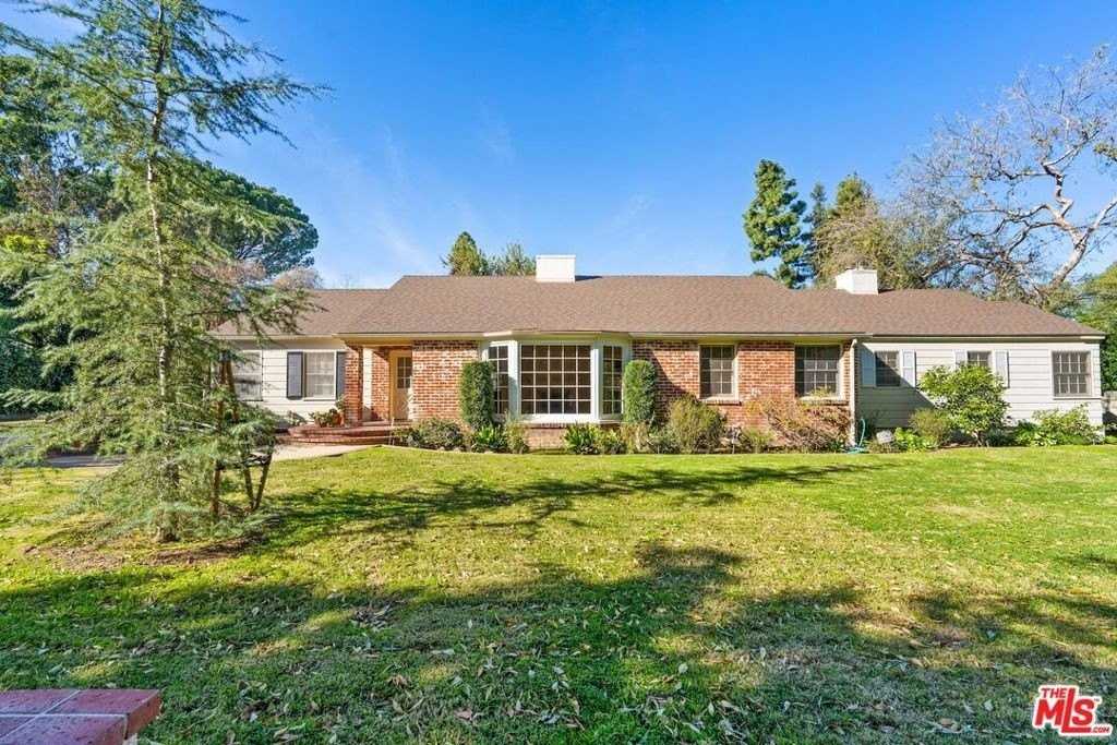 17117 Weddington St - Photo 2 of 50