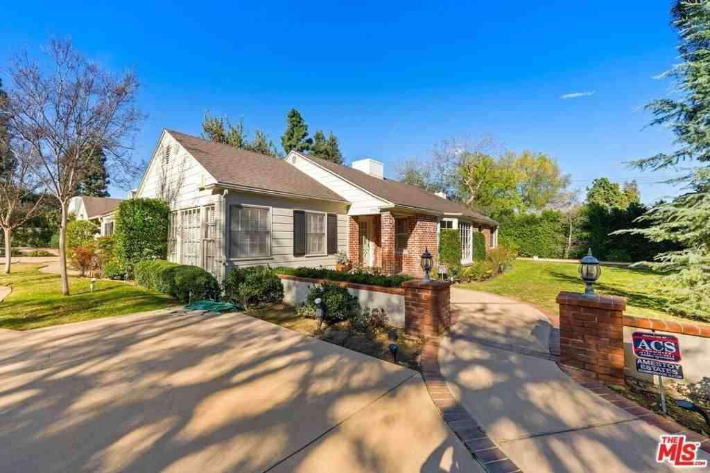 17117 Weddington St - Photo 3 of 50