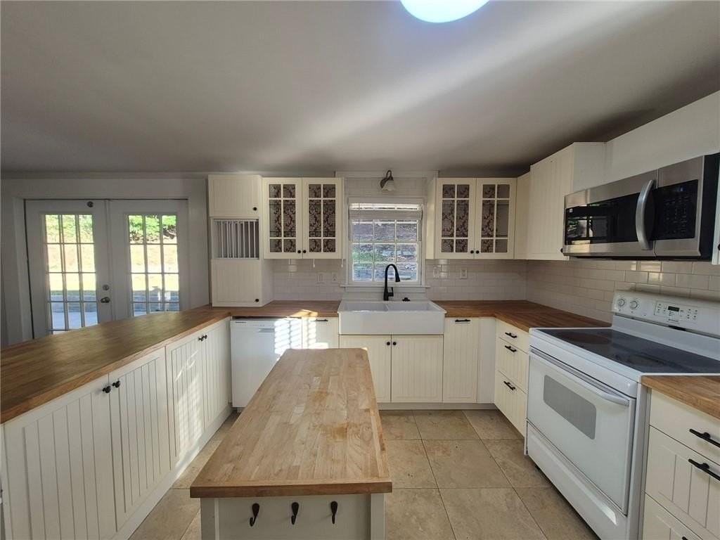 2264 Capehart Cir Ne - Photo 2 of 10