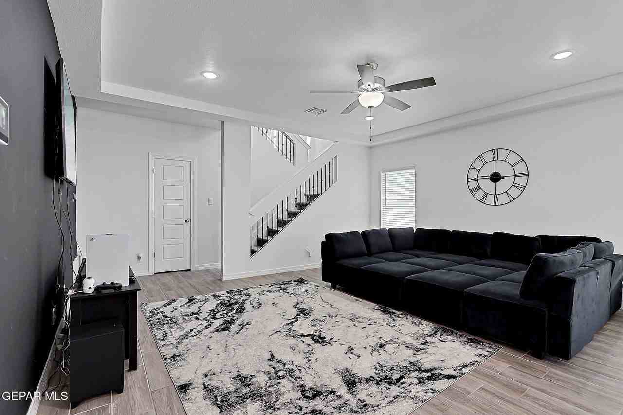 12816 Linstead Ave - Photo 3 of 32