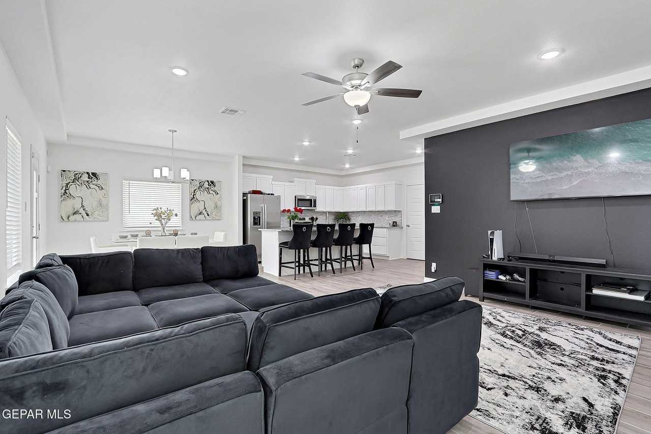 12816 Linstead Ave - Photo 4 of 32