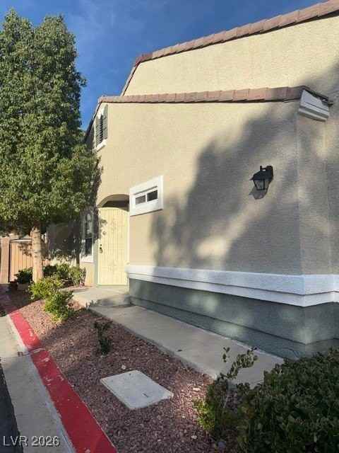 985 Prestwick St - Photo 2 of 32