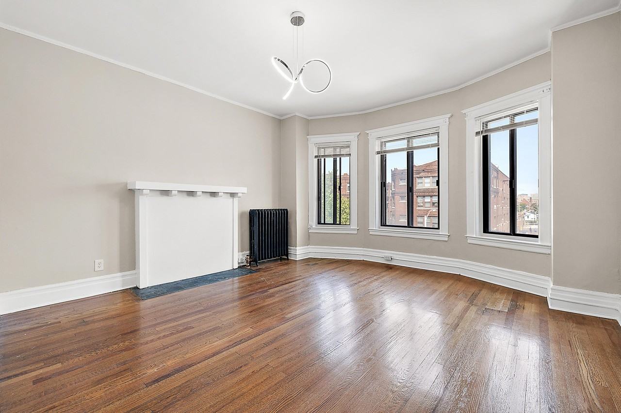 68 E Willis St Apt 5 #5 - Photo 3 of 24