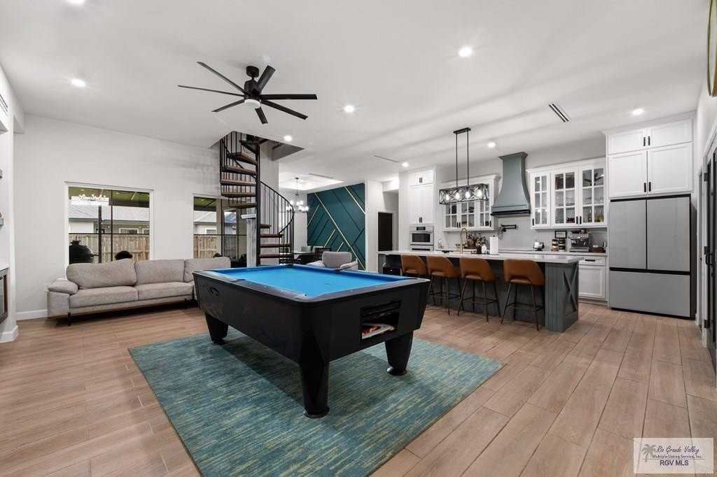 7606 Waverly Dr - Photo 4 of 26