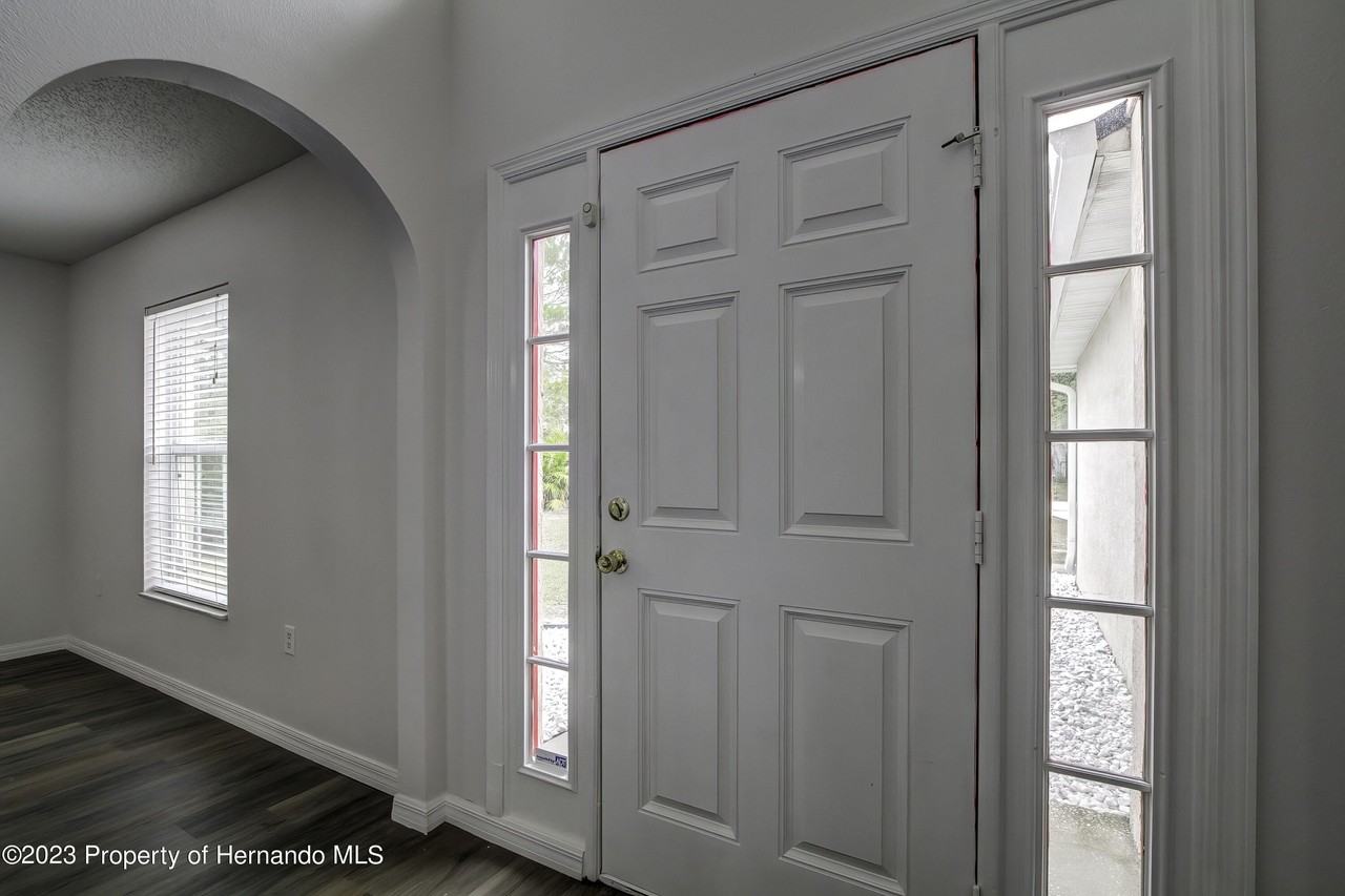 6322 Grapewood Rd - Photo 5 of 50