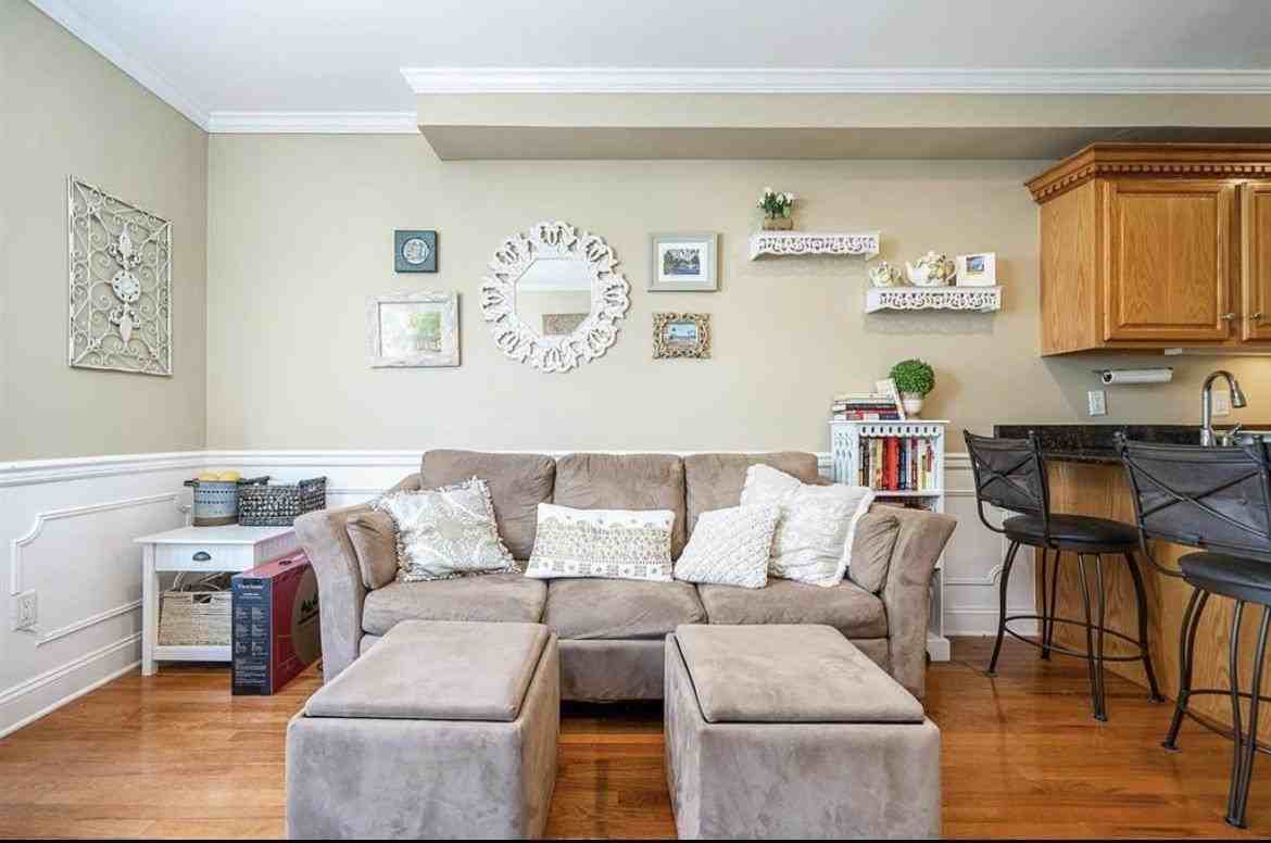 725 Jefferson St #20 - Photo 3 of 13