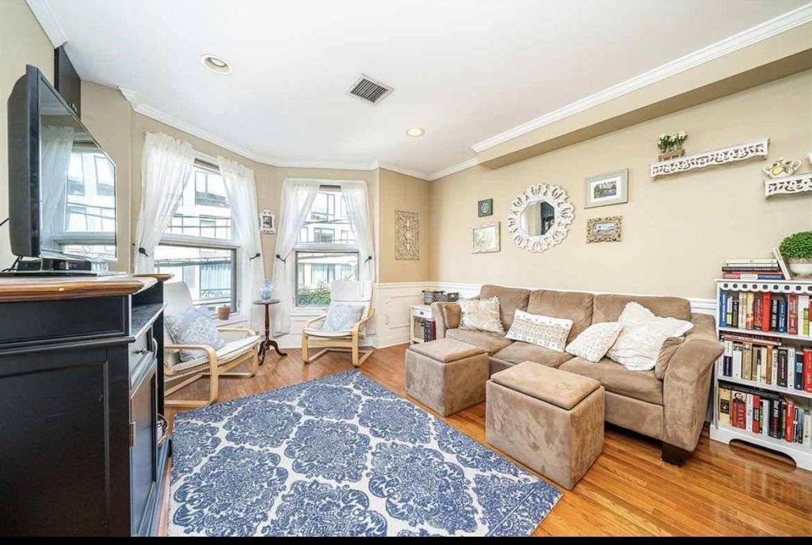 725 Jefferson St #20 - Photo 6 of 13