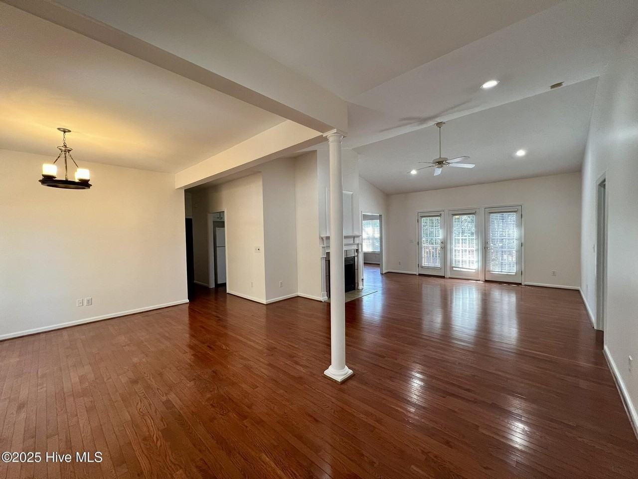 240 Wheeling Dr - Photo 5 of 30