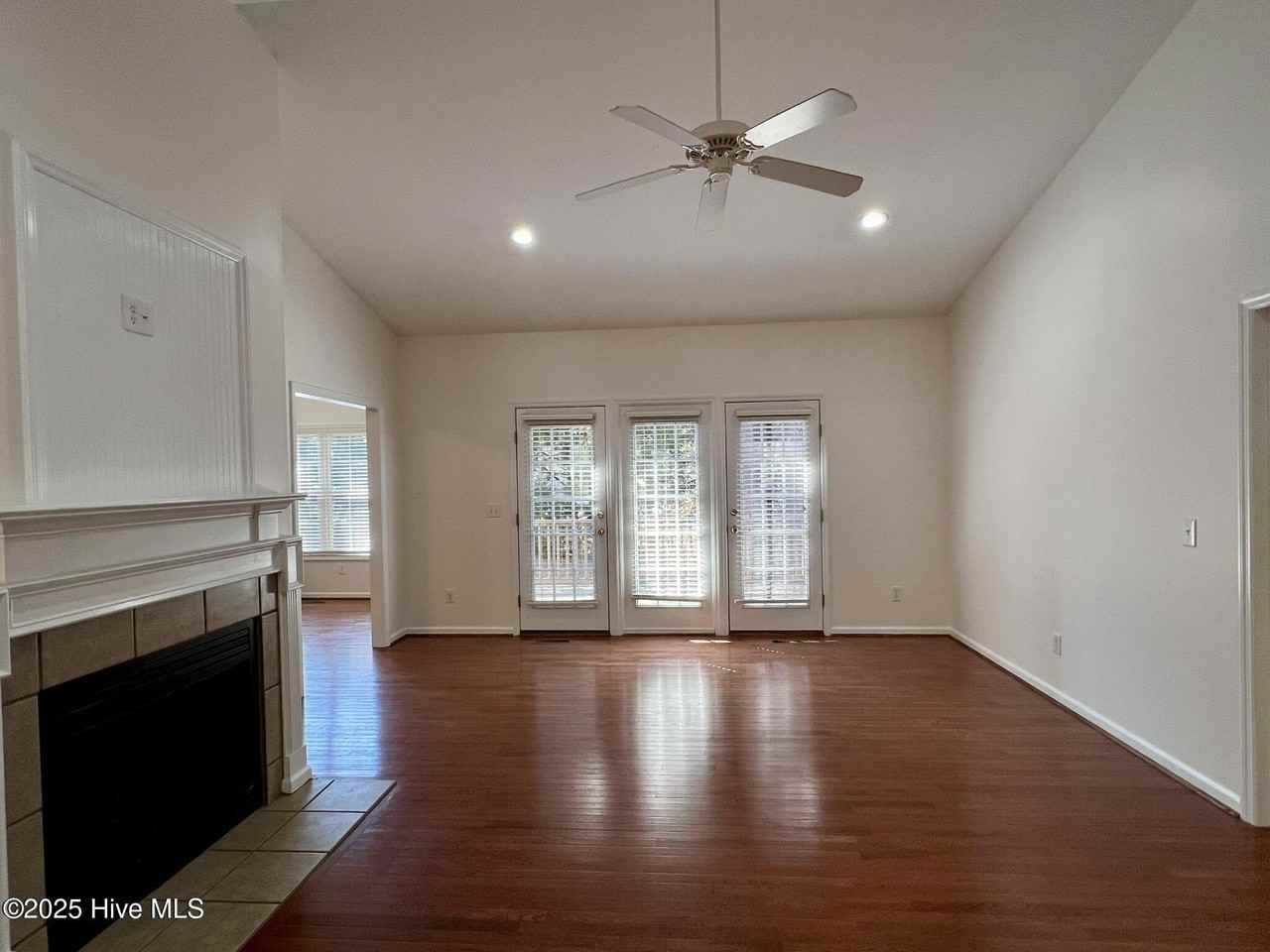 240 Wheeling Dr - Photo 7 of 30