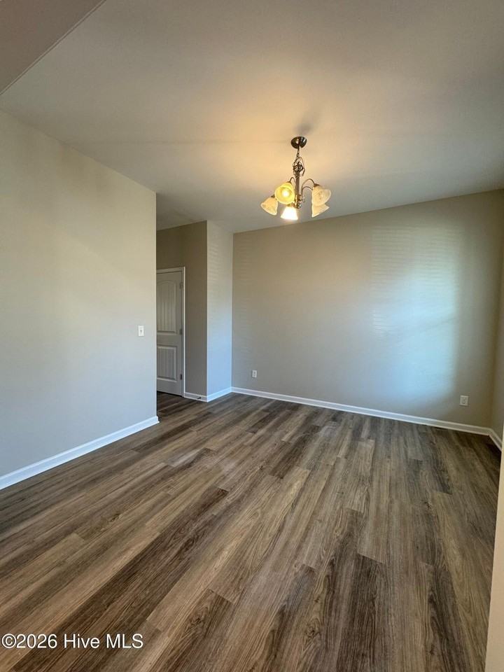 119 Cornel Ln - Photo 4 of 40