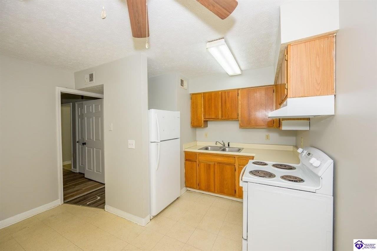 623 Stewart St #304 - Photo 3 of 16