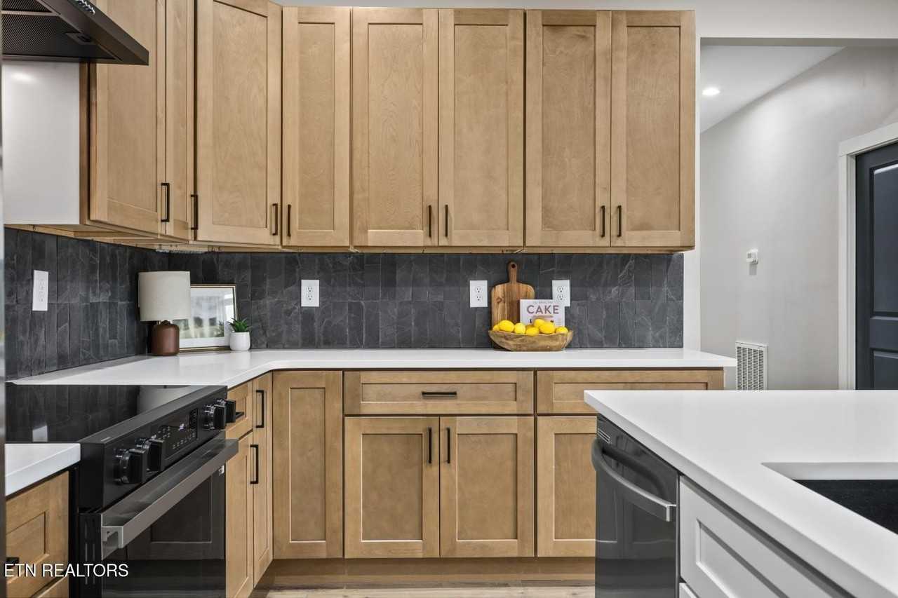 8308 Lobelia Ln - Photo 6 of 18